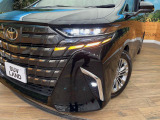 【シーケンシャルターンランプ付きLEDヘッドライト】人気の『流れるウィンカー』付きのLEDヘッドライトを装備♪高級感はもちろん、点灯時は存在感たっぷりで他車からも認識されやすく安心です。