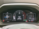 視認性の高いメーター類が、運転に必要な情報を的確に伝えます。運転状況が一目でわかるレイアウトで、安全運転をサポートし、快適なドライブを。