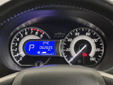 【メーターまわり】ドライバーから見やすい位置にあって安全運転に寄与します。メーターも見やすくてシンプルなデザインになっております。