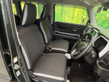 運転席シート廻りは使用感も少なく、良好な状態となっています。前オーナー様が丁寧に使っていたことがよくわかりますね。