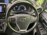 インテリアに合わせたデザインのステアリングは、運転される方のことも考え、運転しやすい形状、大きさです。是非一度、実際に触ってお確かめください。