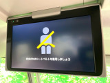 【フリップダウンモニター】大画面モニターで後席でもエンタメをお楽しみいただけます。小さなお子様にも大人気の装備です♪