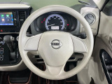 インテリアに合わせたデザインのステアリングは、運転される方のことも考え、運転しやすい形状、大きさです。是非一度、実際に触ってお確かめください。