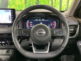 【ステアリングヒーター】冬場に冷たくなりやすい革巻きステアリングを、スイッチ一つで素早く適温に!エアコンよりも早く温まってくれるので、寒い日の運転も快適になりますね♪