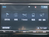 多彩な情報を一画面に集約。ナビゲーションや車両設定をスムーズに操作できます。Wi-Fi接続で快適なドライブをサポートします。