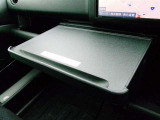 インパネテーブル♪A4サイズのノートパソコンやお弁当などが置ける、使い勝手の良いテーブルです♪