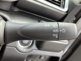 操作しやすい位置に配置されたウインカーレバー。スムーズな操作で、安全な車線変更や右左折をサポートします。確実な操作感も魅力です。