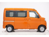 県内13店舗にて常時500台以上ダイハツ車を展示中です。見て、触って、納得のいく一台をぜひ見つけてください。