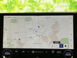 高精細な地図表示で、目的地までスムーズに案内してくれます。操作も簡単で、初めての方でもすぐに使いこなせるでしょう。快適なドライブをサポートします。