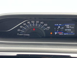 視認性の高いメーターで、運転に必要な情報を的確に把握できます。速度や燃費など、様々な情報を一目で確認できるので安心です。