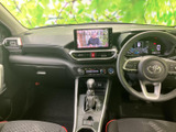 運転席からの眺めは、広々として見やすく、運転に集中できます。操作しやすい配置で、快適なドライブをサポートします。