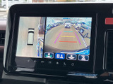 後方の視界を広げるバックモニターで、安全な運転をサポート。駐車時の不安を軽減し、スムーズな車庫入れを可能にします。