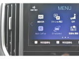Apple CarPlayに対応しスマートフォンにインストールされているアプリを大画面に表示して使用できます。