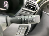 操作しやすいウインカーレバーで、安全な車線変更をサポート。直感的な操作性で、運転に集中できます。