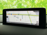 鮮明な地図表示で、運転中のナビゲーションをサポート。ルート検索もスムーズに行え、初めての道でも安心です。