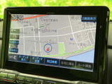 鮮明な高精細画面で、目的地までスムーズに導いてくれます。道に迷う心配なく、快適なドライブを楽しめますよ。ナビゲーションで新たな発見を。