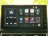 見やすい高精細ディスプレイが、快適なドライブをサポート。ラジオやCDはもちろん、Android AutoやApple CarPlayにも対応しており、お気に入りの音楽やアプリを車内で楽しめます。
