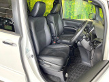 運転席シート廻りは使用感も少なく、良好な状態となっています。前オーナー様が丁寧に使っていたことがよくわかりますね。