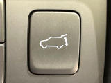 【パワーバックドア】スマートキーや運転席のボタンを押すだけでリアゲートが自動で開閉します!荷物を持っている時や、高い位置にあるバックドアを閉める際に便利な機能です♪