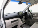 ダイハツのお店では、ダイハツ車を知り尽くしたプロフェッショナルが、専用の診断機器を使って各システムを点検しております。
