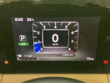 後方の状況を分かりやすく表示。狭い道や駐車時の安全性を高めます。運転に自信がない方にも安心の装備です。