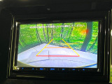 【バックカメラ】駐車時に後方がリアルタイム映像で確認できます。大型商業施設や立体駐車場での駐車時や、夜間のバック時に大活躍!運転スキルに関わらず、今や必須となった装備のひとつです!