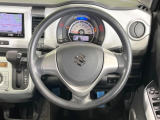 インテリアに合わせたデザインのステアリングは、運転される方のことも考え、運転しやすい形状、大きさです。是非一度、実際に触ってお確かめください。