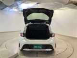 バックドアを上げた状態です。シートのアレンジ次第で荷室のスペースが広くなります!用途に合わせて快適な室内を!