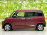 シンプルながらも抑揚のあるサイドラインが、この車両の個性を際立たせています。全体的にバランスの取れたフォルムです。