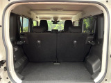 普段のお買い物や通勤、送迎等に十分な荷室スペースを確保しております。セカンドシートを倒すと、大きな荷物の積載も可能です♪