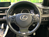 【純正革巻きステアリング】上質な革を使用することで、手にしっかり馴染みとても運転しやすいハンドルです♪