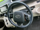 握りやすいステアリングで、快適な運転姿勢をサポート。操作性にも優れ、運転の楽しさを高めます。