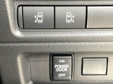 【両側パワースライドドア】スマートキーや運転席のスイッチで後席両側スライドドアの開閉が可能♪電動だから力を入れてドアを開ける必要が無く、小さなお子様でも簡単に開け閉めでき快適です♪