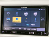 多様なソースに対応し、お好みの音楽を楽しめます。Bluetooth接続でスマートフォンとの連携も簡単。車内でのエンターテイメントを充実させてくれます。