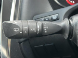 【オートワイパー(AUTO)】雨が降り出した時に、雨滴検出用センサー(レインセンサー)が雨滴を感知すると、自動でワイパーが動作します。