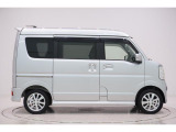 県内13店舗にて常時500台以上ダイハツ車を展示中です。見て、触って、納得のいく一台をぜひ見つけてください。