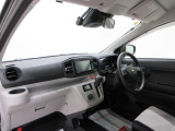 ダイハツのお店では、ダイハツ車を知り尽くしたプロフェッショナルが、専用の診断機器を使って各システムを点検しております。