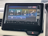 使いやすいインターフェースで、運転中に直感的に操作できます。快適なカーナビゲーションと、お気に入りの音楽でドライブを楽しみましょう。