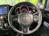 【純正革巻きステアリング】上質な革を使用することで、手にしっかり馴染みとても運転しやすいハンドルです♪
