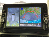 バックモニターは、駐車時の安全性を高めます。狭い場所でも安心して駐車できます。