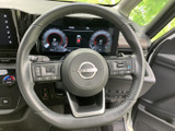 握りやすいステアリングは、運転操作をスムーズに。快適なドライビング体験を約束します。