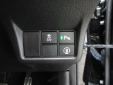 パーキングセンサーや横滑りを防ぐVSA等のスイッチ類は運転席の右側、手の届きやすい位置にあります。