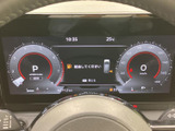視認性の高いメーター類で、運転に必要な情報を的確に把握できます。運転に集中できる環境をサポートします。