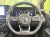インテリアに合わせたデザインのステアリングは、運転される方のことも考え、運転しやすい形状、大きさです。是非一度、実際に触ってお確かめください。