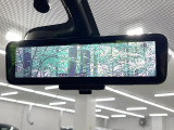 【インテリジェントルームミラー】後席の大きな荷物や同乗者で後方が確認しづらい時でも安心!カメラが撮影した車両後方の映像をルームミラー内に表示。クリアな視界で状況の確認が可能です!