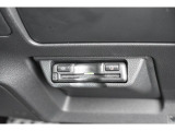 ハンドル下にビルトインETC。車種専用ケースにて装着されており運転の邪魔にもならず高速の乗り降りも楽になります。