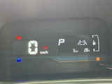 視認性の高いメーター類で、運転に必要な情報をしっかり確認できます。操作も簡単で、安全運転をサポートします。