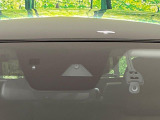 【スマートブレーキサポート】走行中に前方の車両等を認識し、衝突しそうな時は警報とブレーキで衝突回避と被害軽減をアシスト。より安全にドライブをお楽しみいただけます。
