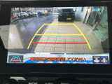後方視界を確保し、安全な運転をサポート。駐車時の切り返しも、モニターを確認しながら確実に行えます。