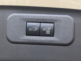 【パワーバックドア】スマートキーや運転席のボタンを押すだけでリアゲートが自動で開閉します!荷物を持っている時や、高い位置にあるバックドアを閉める際に便利な機能です♪